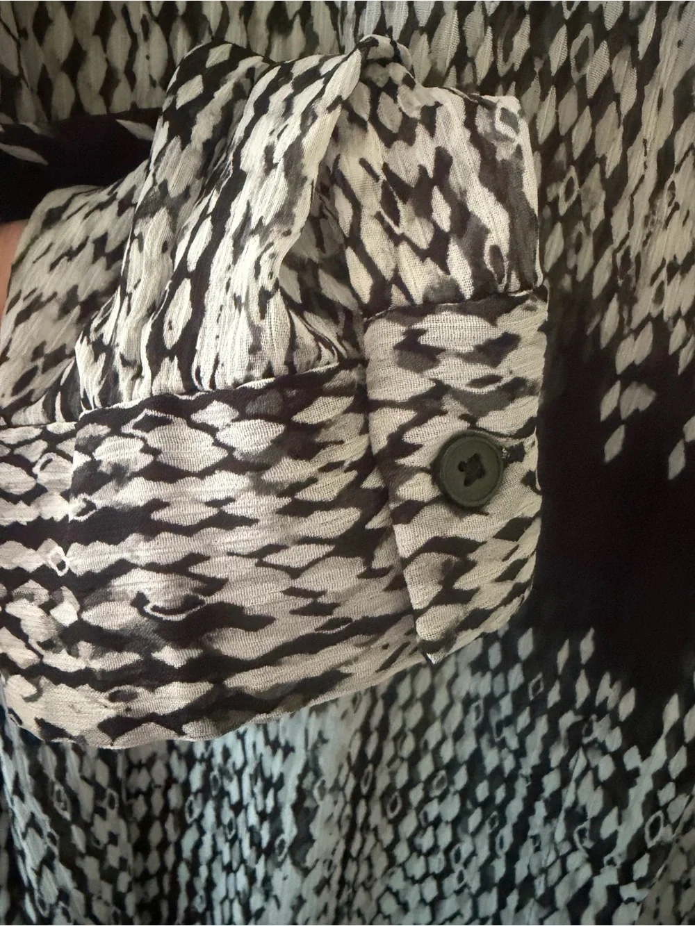 Banana Republic Black and White Patterned Lightweight Sheer Blouse size Large